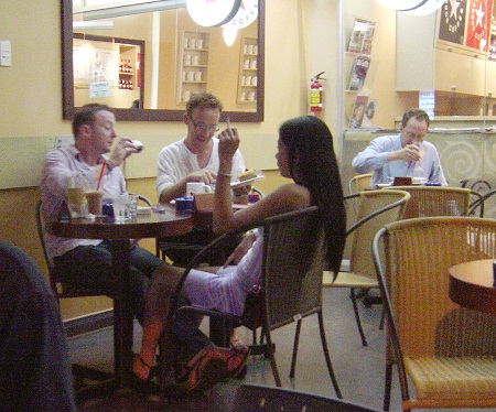 'Mục sở thị' khu ăn chơi của Tây khét tiếng Sài Gòn