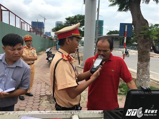 Ra khỏi quán bia, tài xế ô tô bị phạt 17 triệu đồng