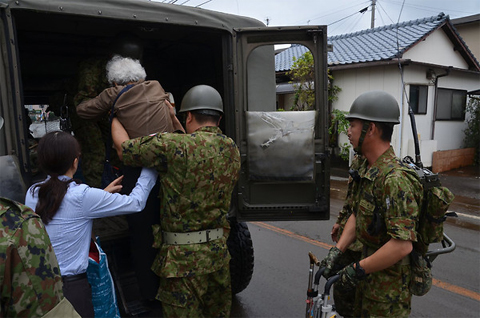 240.000 người Nhật sơ tán vì mưa lớn
