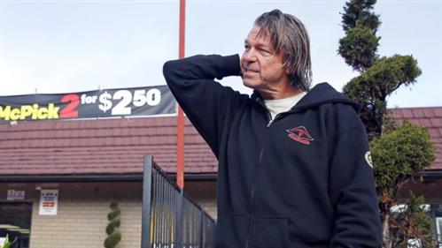 Giúp bắt tù nhân gốc Việt, người đàn ông vô gia cư được thưởng 2 tỷ