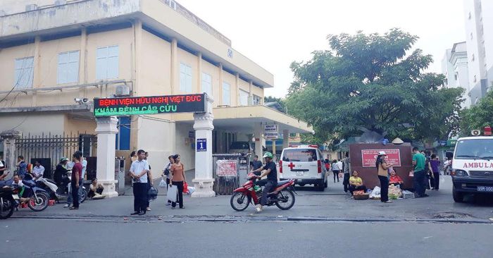 Hà Nội: Phong tỏa tạm thời nhà D Bệnh viện Việt Đức vì phát hiện ca dương tính SARS-CoV-2