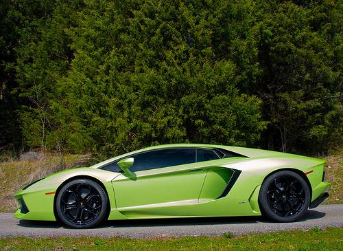 Ngắm Lamborghini Aventador màu xanh cốm đầu tiên trên thế giới