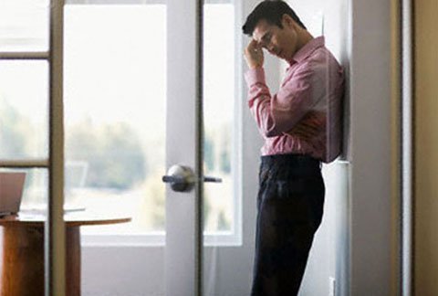 Choáng vì vợ cứ giận là... khỏa thân