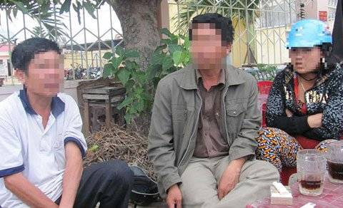 Mất đời con gái trong tiệc thác loạn với rượu, mì tôm