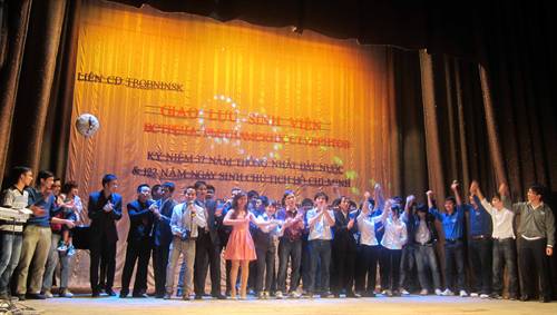 Nga: Sinh viên  giao lưu kỷ niệm chiến thắng 30-4