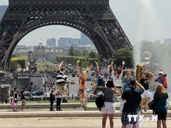 Nhiều khó khăn bủa vây ngành công nghiệp không khói thế giới