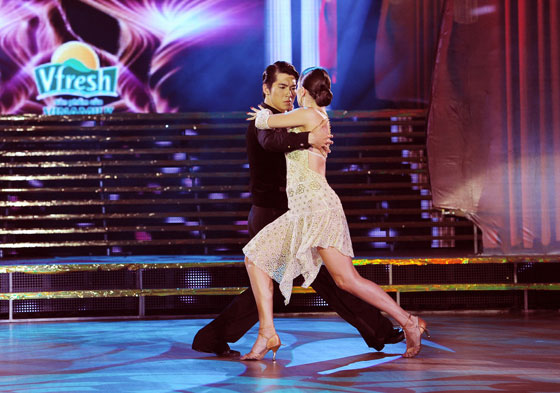 Bước nhảy hoàn vũ 2012: Ai sẽ chạm cúp vàng?