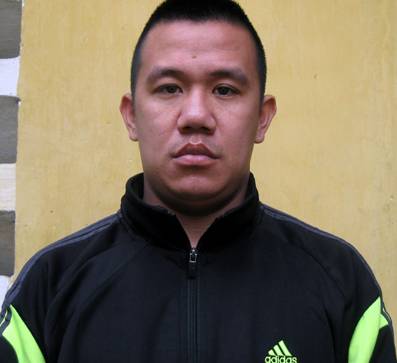 Chạy trốn “yêu râu xanh”, thiếu nữ khỏa thân nhảy từ tầng 3 xuống đất