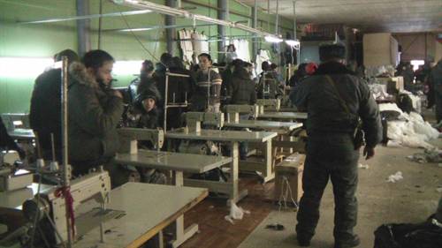 Khám xét xưởng may hàng nhái của người Việt Nam ở ngoại ô Matxcơva