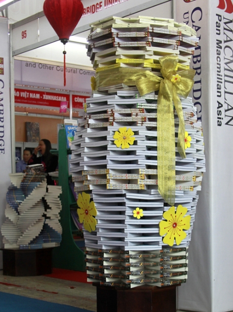 Những công trình độc đáo xếp từ sách