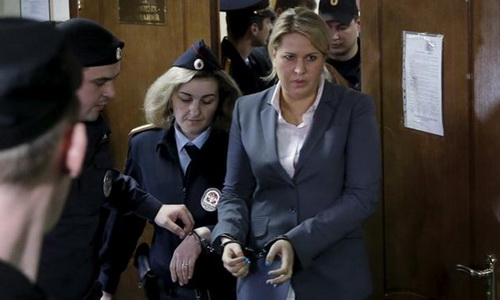 Tình nhân của sếp bị kết án 5 năm, vẫn ung dung dạo phố?