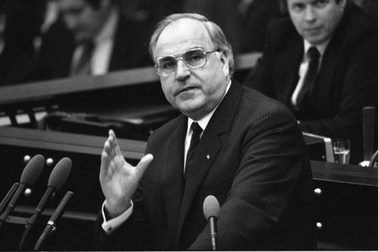 Sự nghiệp lẫy lừng của Helmut Kohl - 'người thầy' của Angela Merkel