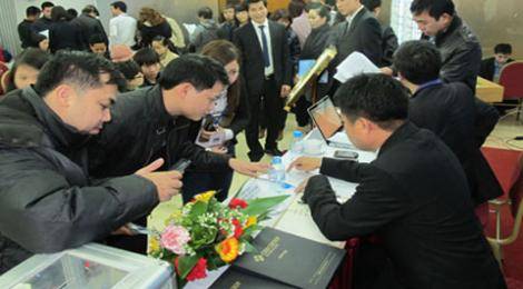 Kỳ lạ bất động sản 'được mùa' cuối năm