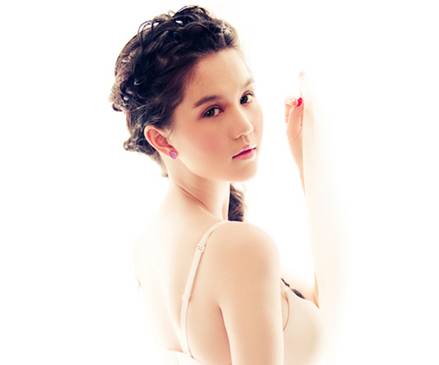 Thân ngọc dáng ngà của Ngọc Trinh