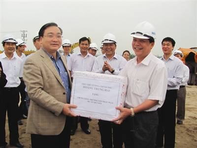 Dùng ghế Tổng GĐ cược tiến độ với Bộ trưởng giao thông