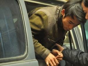 Khám xét nơi ở nghi phạm giết người cướp vàng