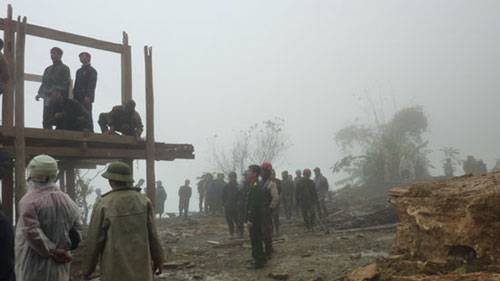 Sạt lở quốc lộ 6: Tìm kiếm nạn nhân gặp nhiều khó khăn