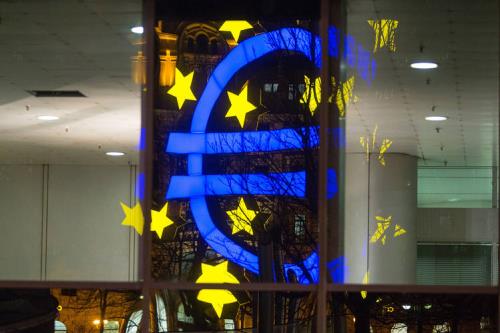ECB: Giá dầu giảm tác động đến tăng trưởng kinh tế và tỷ lệ lạm phát Eurozone