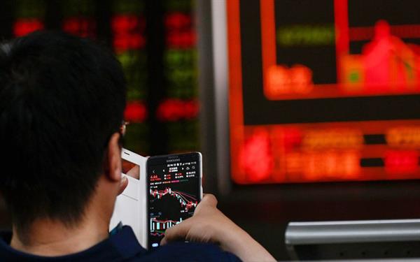 Mỹ dọa tung đòn đánh hiểm, nhà đầu tư Trung Quốc đối diện 