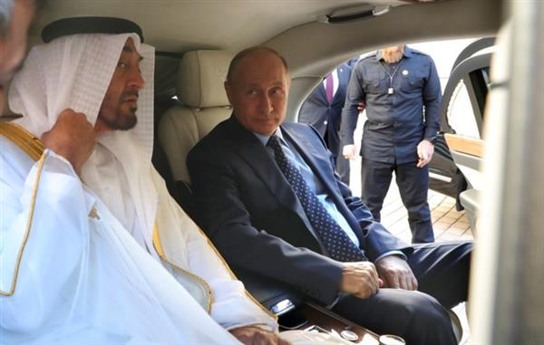 Tổng thống Putin hồ hởi khoe nội thất trong 'siêu xe' mới với thái tử UAE