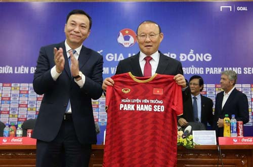 Báo châu Á nói gì về sự kiện HLV Park Hang-seo gia hạn hợp đồng với VFF?