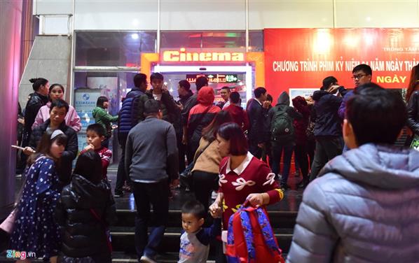 Khán giả chen chân mua vé 'Kong: Đảo đầu lâu' ngày cuối tuần