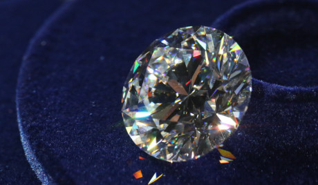 Nga đấu giá viên kim cương khổng lồ hơn 51 carat
