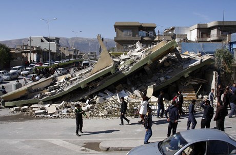 Hơn 450 người chết vì động đất ở Iran - Iraq, bệnh viện bị đánh sập