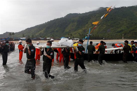 Toàn cảnh tìm kiếm thi thể nạn nhân và trục vớt máy bay rơi ở Myanmar