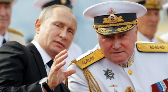 Ông Putin tự hào chứng kiến cuộc phô trương sức mạnh hải quân Nga