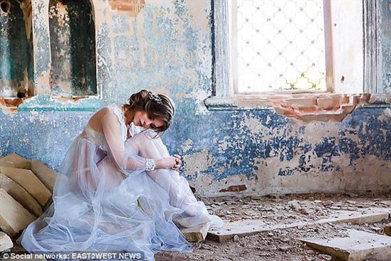 Chụp ảnh gợi cảm trong nhà thờ đổ nát: Người mẫu Nga có thể phải lĩnh án tù 3 năm