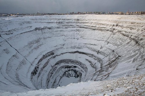 Ngập mỏ kim cương khổng lồ ở Nga, 150 thợ mỏ mắc kẹt