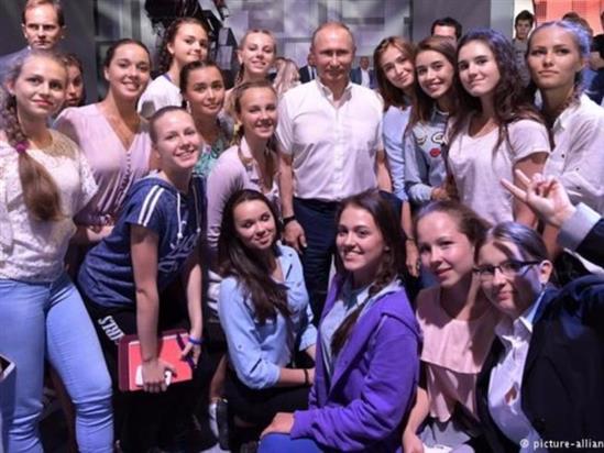 Tổng thống Putin đứng lớp giảng bài cho học sinh Nga