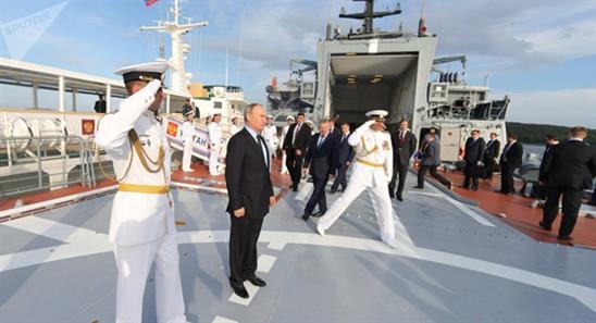 [ẢNH] Tổng thống Nga Putin thị sát tàu hộ vệ Sovershennyi