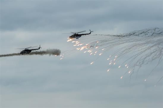 Xem xe tăng, trực thăng Nga 'khạc' lửa trong cuộc tập trận lớn nhất kể từ Chiến tranh Lạnh
