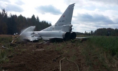 Video: Máy bay ném bom Nga lao khỏi đường băng, vỡ nát 2 cánh
