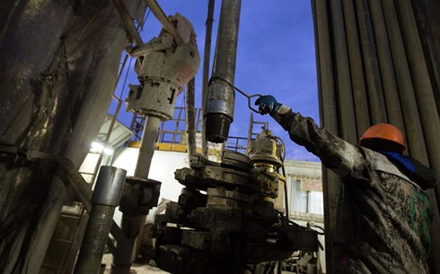 OPEC và Nga đồng thuận cắt giảm sản lượng dầu