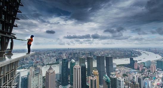 Lối đi không lan can cao nhất thế giới ở Thượng Hải