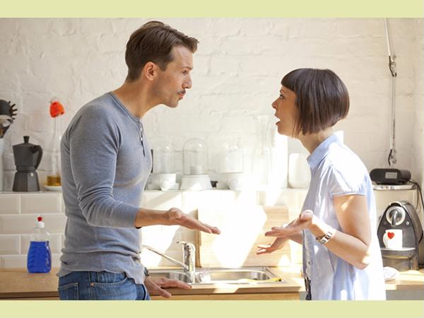 Vợ chồng năm nào cũng lục đục vì lo tiền tiêu Tết