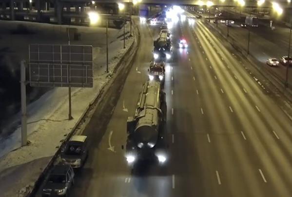 Quân đội Nga đưa tên lửa liên lục địa đến Moscow trong đêm