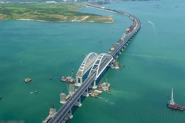 Hình ảnh về cây cầu vĩ đại Kerch nối Crimea với lục địa Nga