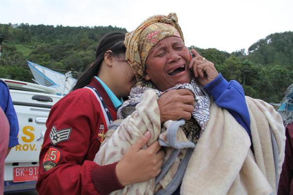 Thảm họa chìm phà ở Indonesia: Ít nhất 2 người chết và 180 người mất tích