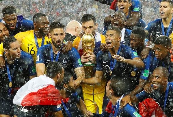 Trầm trồ với 30 khoảnh khắc ấn tượng nhất World Cup 2018