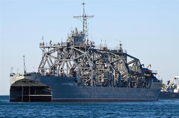 Khâm phục tàu chiến trăm tuổi có thể “cứu sống” tàu ngầm Kilo