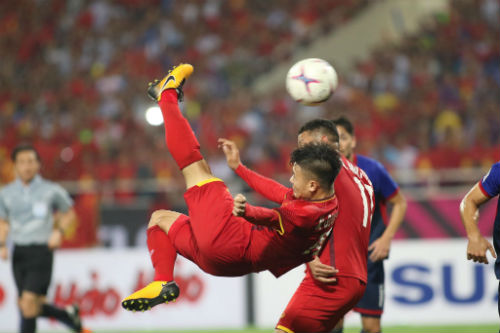 Kết quả AFF Cup 2018: Quang Hải, Công Phượng đưa Việt Nam vào chung kết