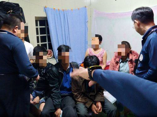 Lộ diện 2 nghi phạm nói tiếng Việt giúp 152 khách Việt 'mất tích' tại Đài Loan