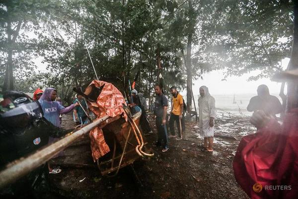 Cơn bão mạnh nhất trong 30 năm đổ bộ Thái Lan: Ít nhất 1 người chết