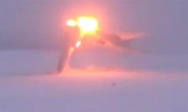 'Đứng tim' trước cảnh máy bay ném bom chiến lược Nga vỡ đôi, nổ tung thành cầu lửa