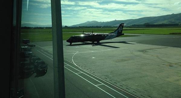 New Zealand đóng cửa sân bay Dunedin do phát hiện gói đồ khả nghi