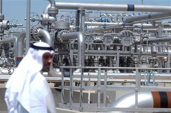 OPEC và các nước ngoài liên minh xem xét chiến lược cắt giảm sản lượng